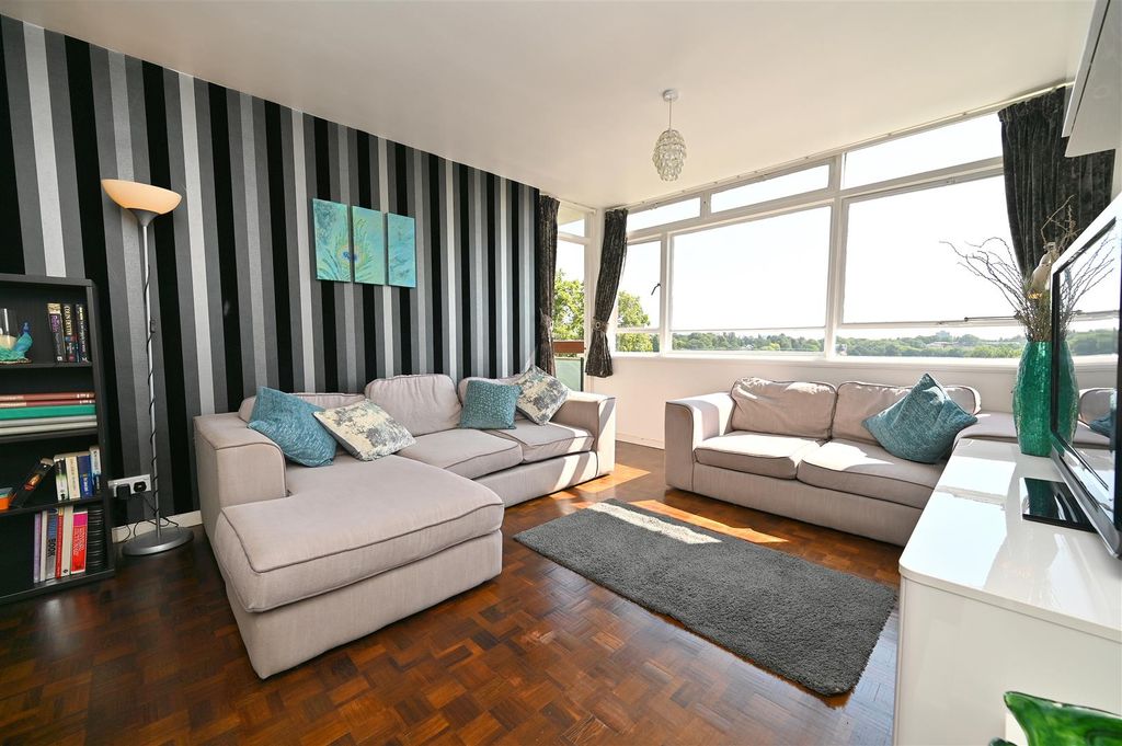 Property photo 3 of 15 Lounge1.Jpg