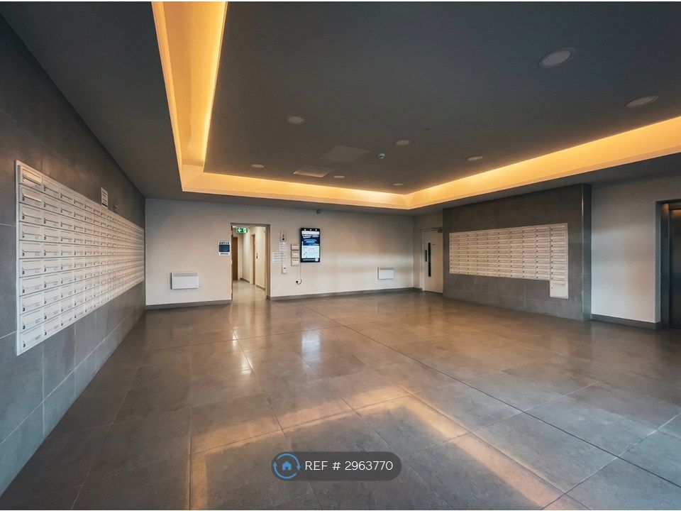 Property photo 3 of 9 Lobby