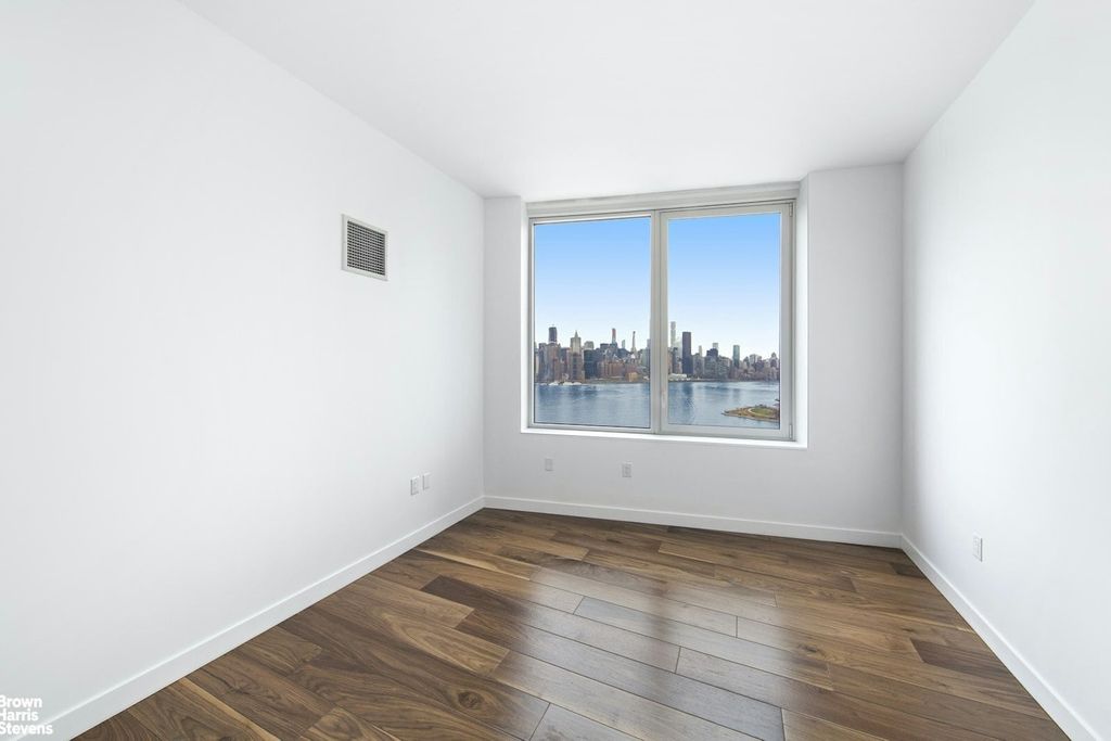 Property photo 3 of 13 <Alttext/>