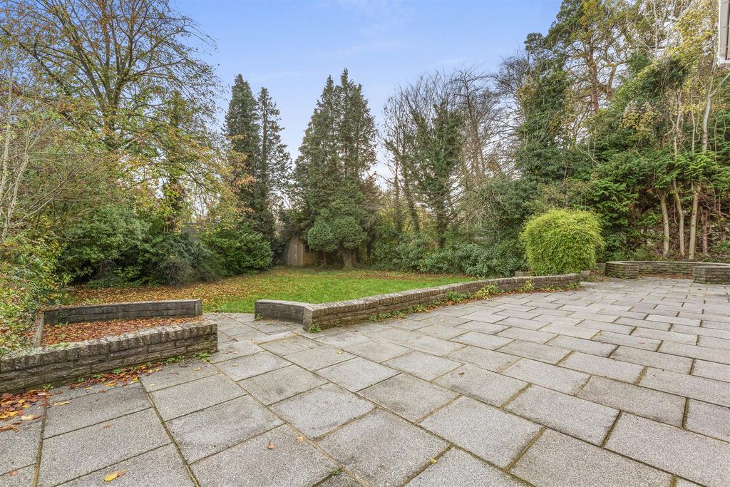 Property photo 3 of 14 Garden