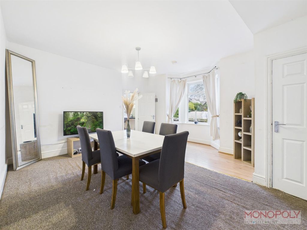 Property photo 3 of 22 Cam01943G0-Pr0587-Still004.Jpg