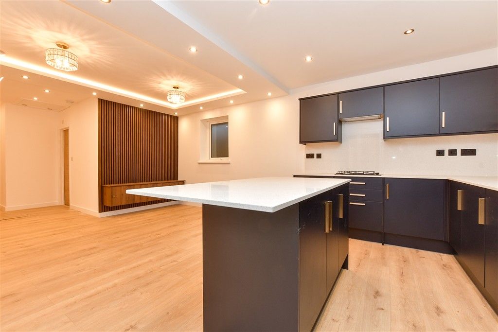 Property photo 3 of 11 Lounge / Kitchen / Diner