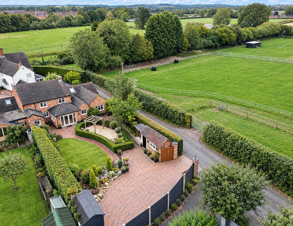 Property photo 1 of 32