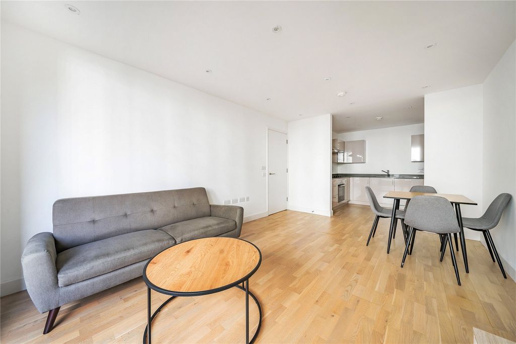 Property photo 3 of 23 Picture No. 06