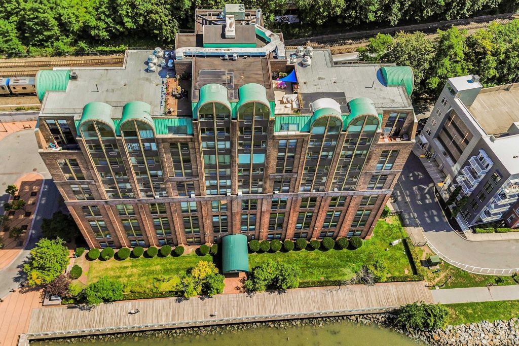 Property photo 1 of 30