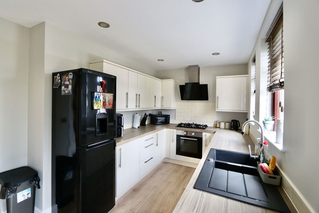 Property photo 3 of 22