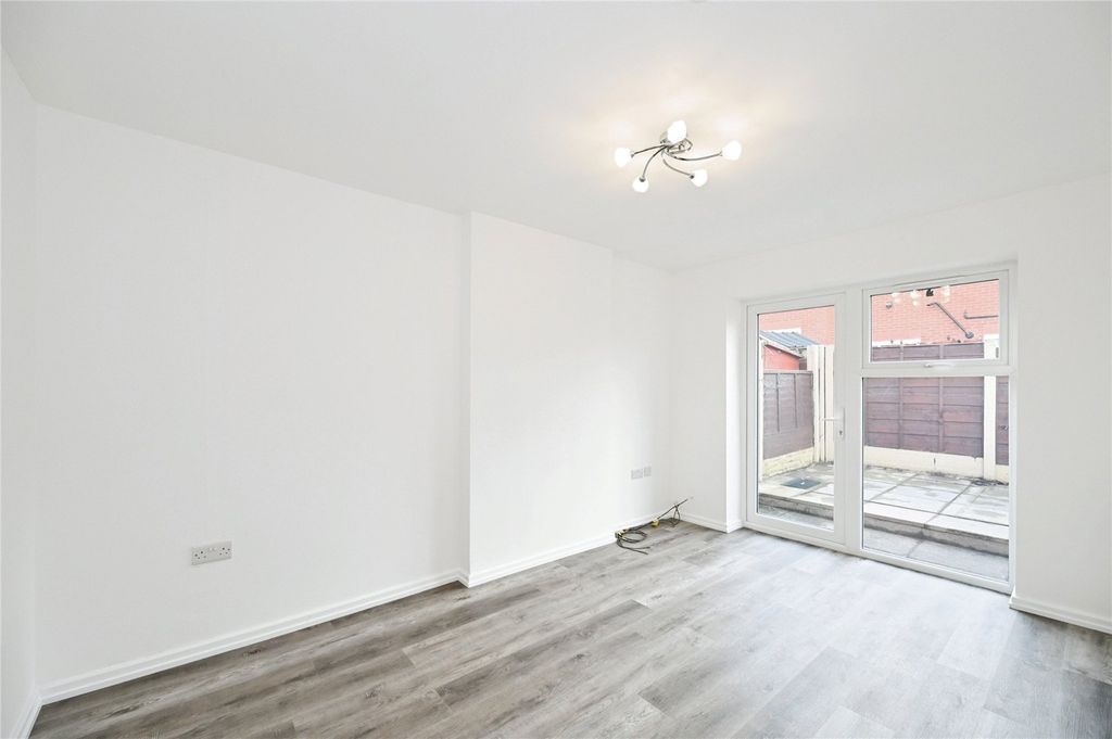 Property photo 2 of 11 Living Room