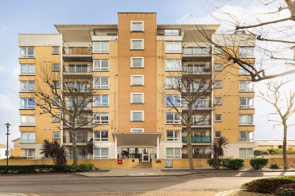 Property photo 1 of 1 Newly Refurbished One-Bedroom Riverside Apartment