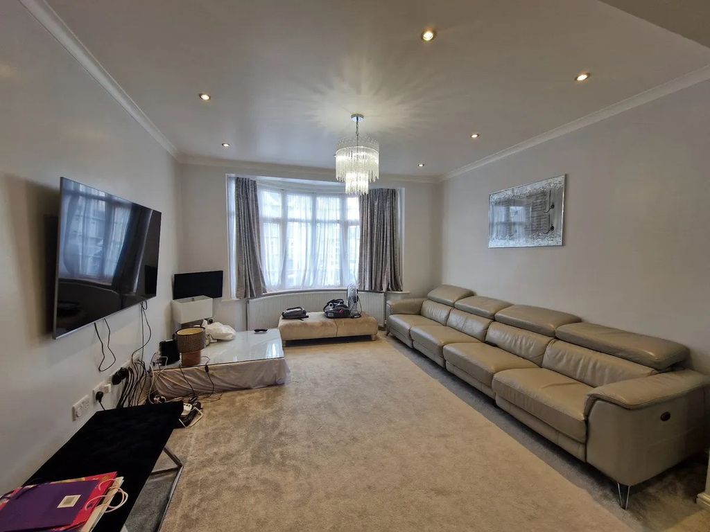 Property photo 2 of 11