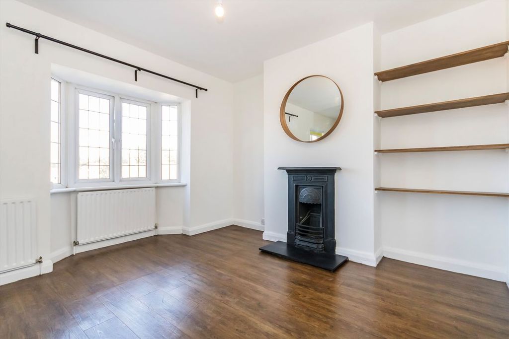 Property photo 1 of 3