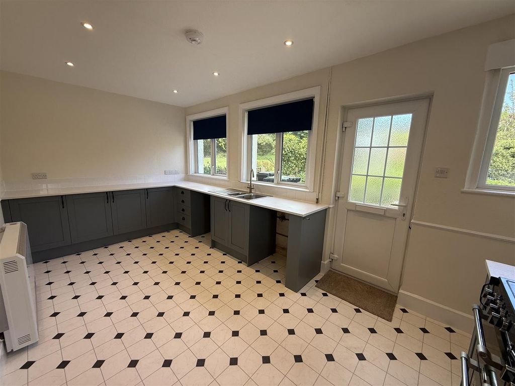 Property photo 3 of 15 Kitchen