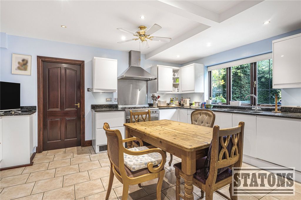 Property photo 3 of 22 Picture No. 11