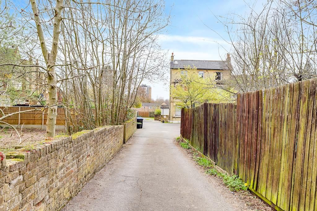 Property photo 3 of 15 13-95Ddjhpropwpen - Flat 8, 50 Melton House - 4-Sm