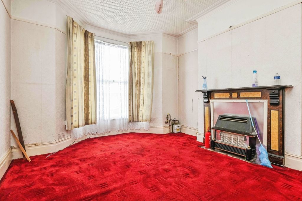 Property photo 2 of 17 Photo