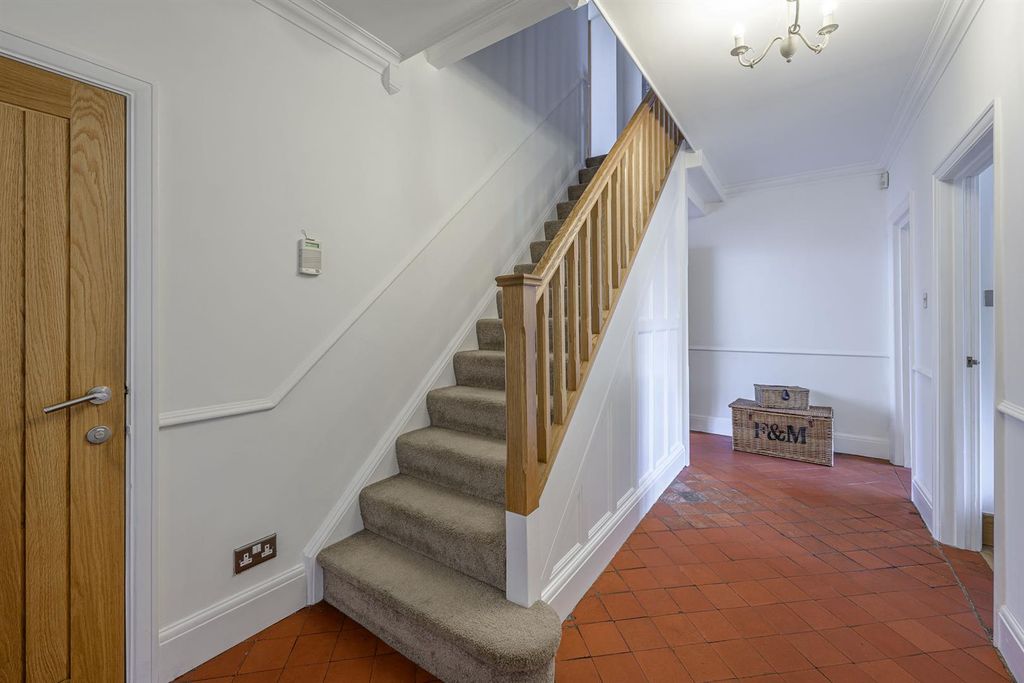 Property photo 3 of 49
