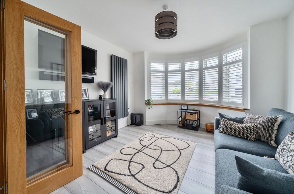 Property photo 3 of 25 1310052-6-684Af37...