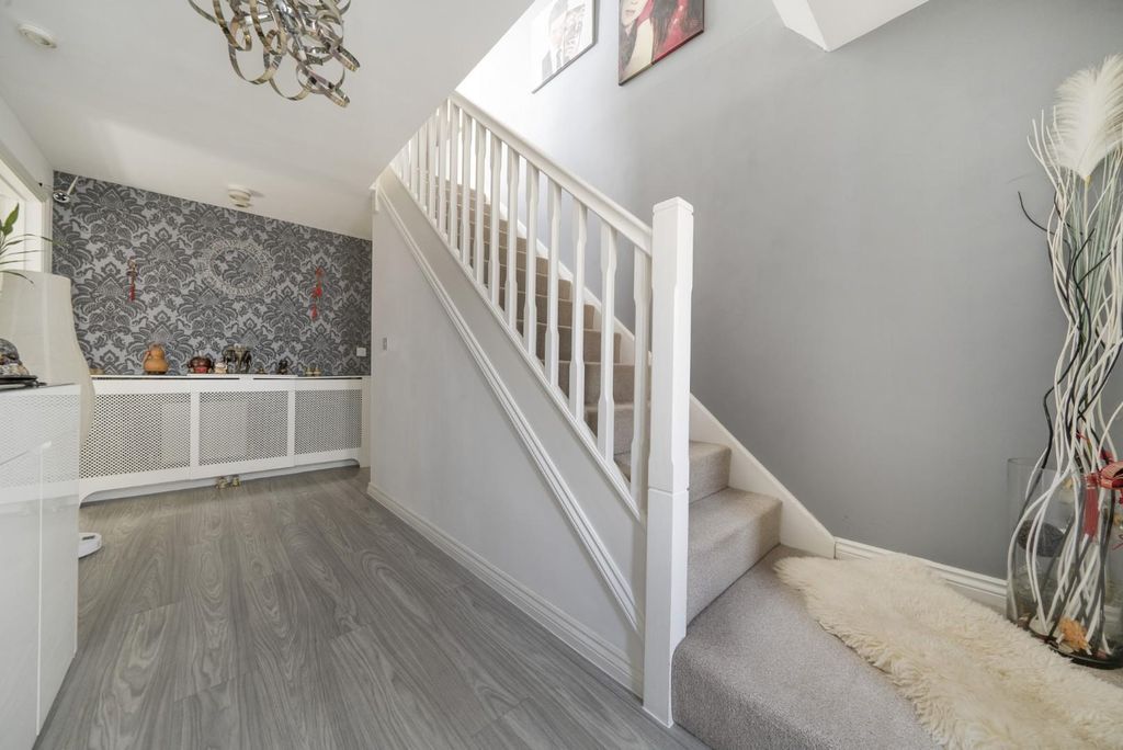 Property photo 3 of 17 18-31-681E2Ed5E45Ff-1284699-Arw-31-18.Jpg