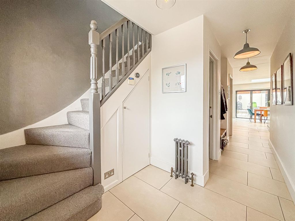 Property photo 2 of 25