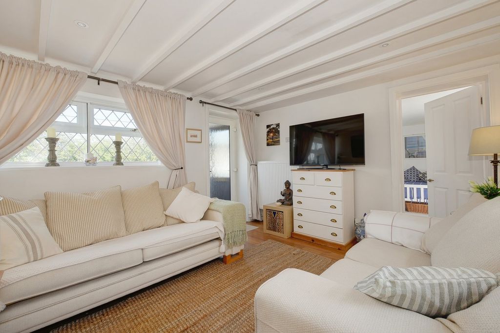 Property photo 2 of 32