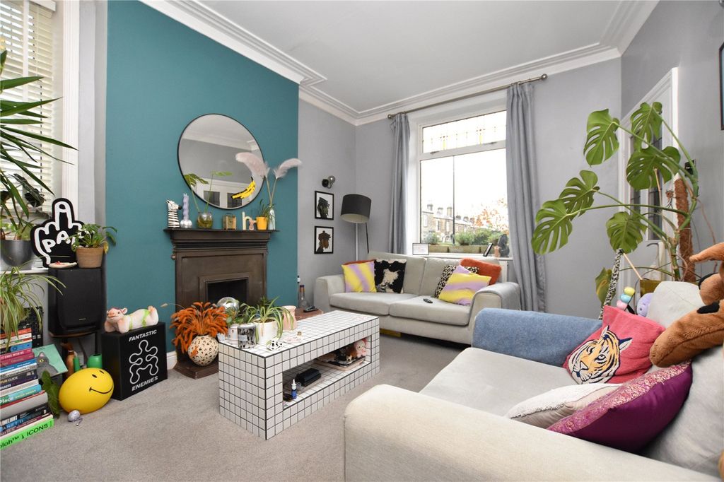 Property photo 2 of 18 Picture No. 10