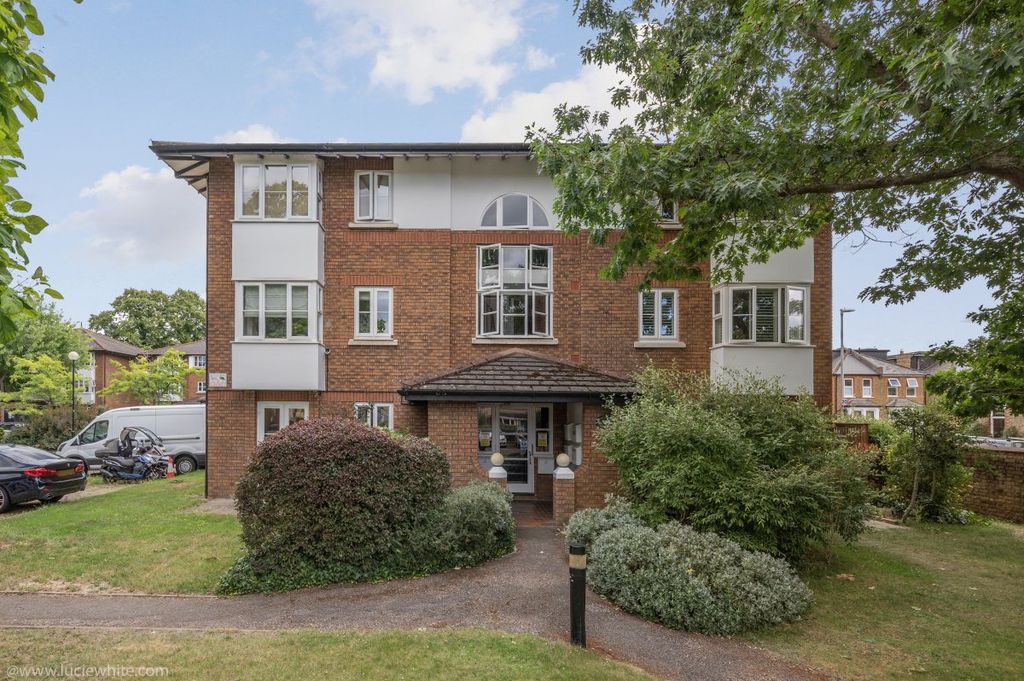 Property photo 1 of 8