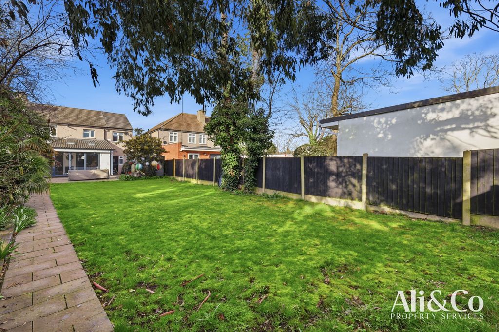 Additional image 25 of 4 bed semi-detached house for saleCollege Avenue, Grays RM17