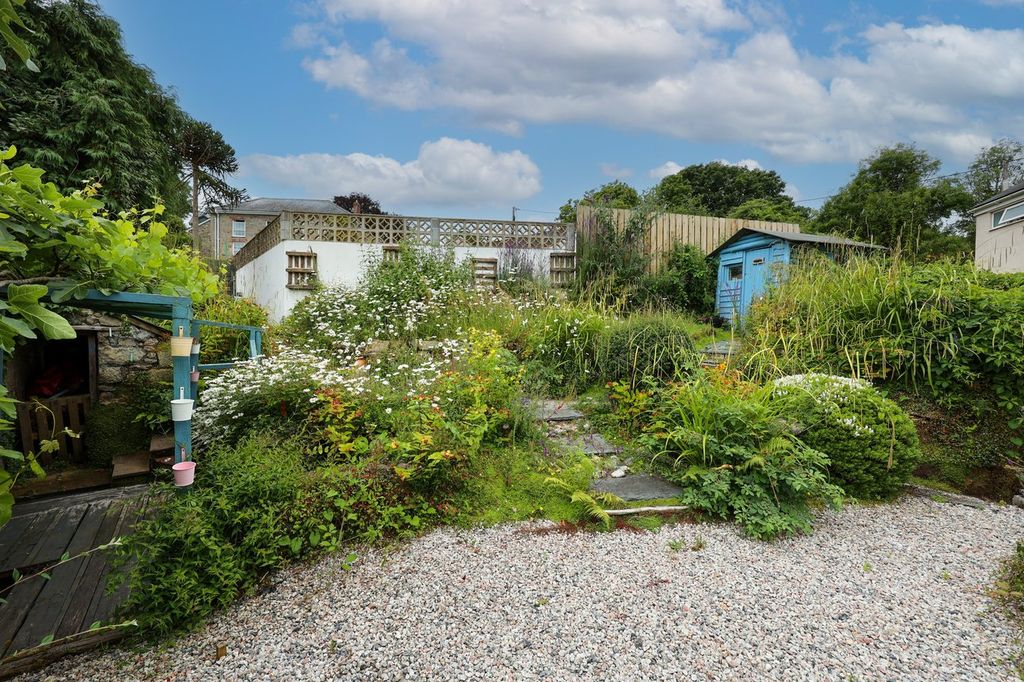 Property photo 2 of 20