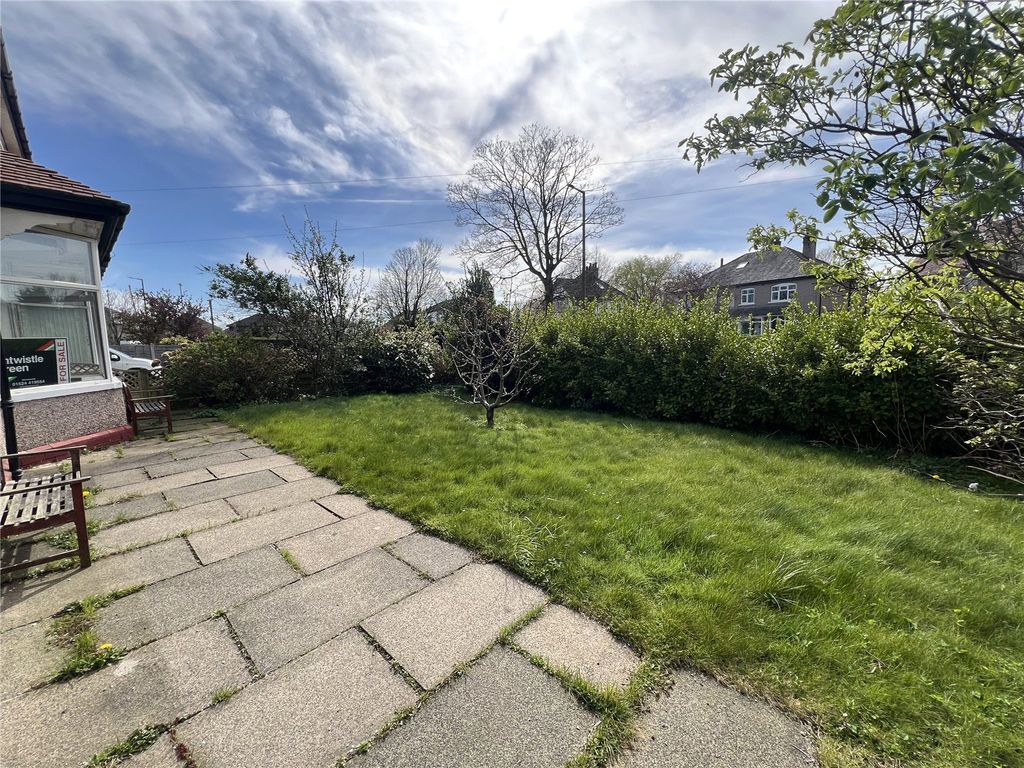 Property photo 2 of 17 Picture No. 16