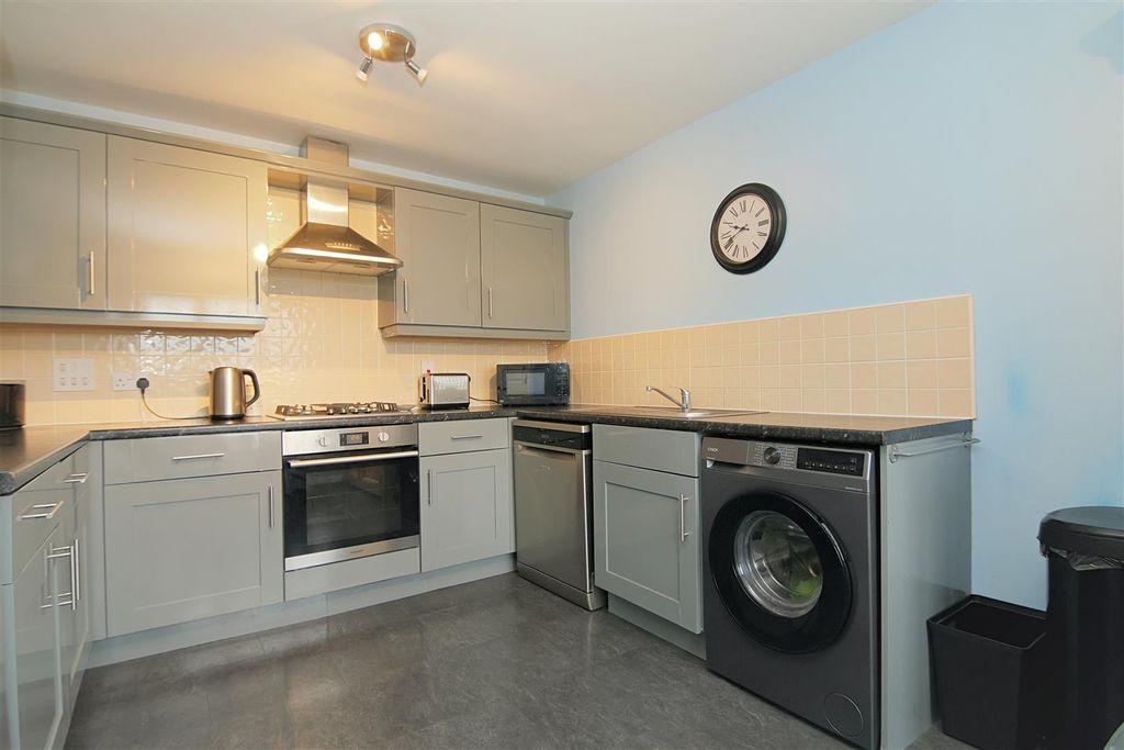 Property photo 3 of 22 Dining Kitchen