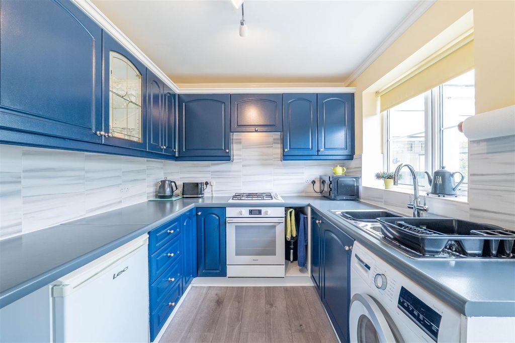 Property photo 3 of 32 Kitchen