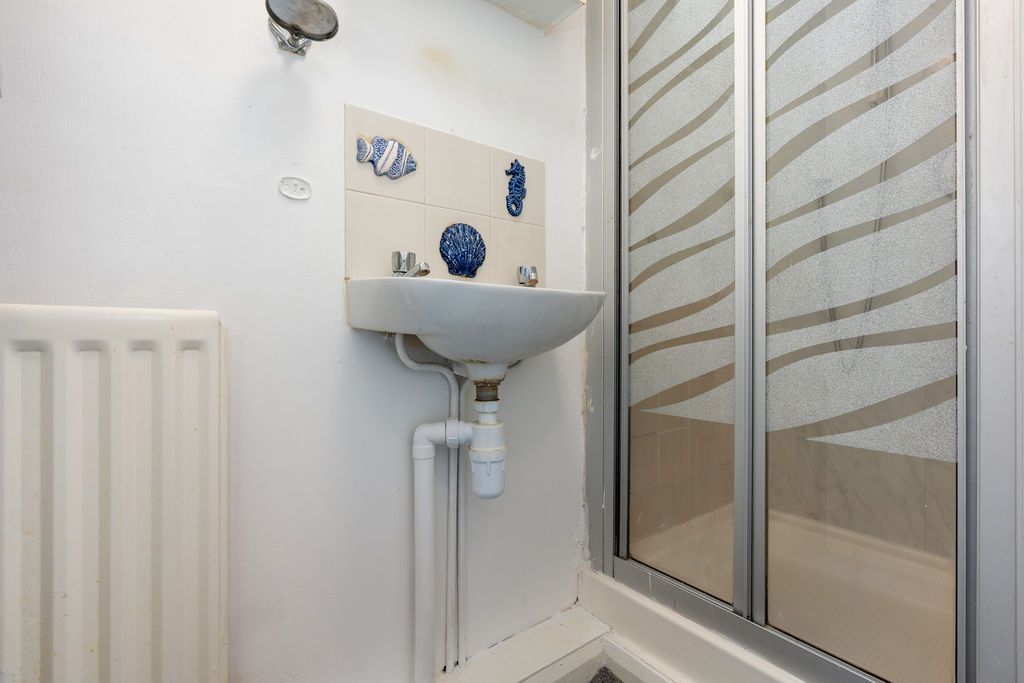 Property photo 2 of 13 Flat 3, 24 Castle Street