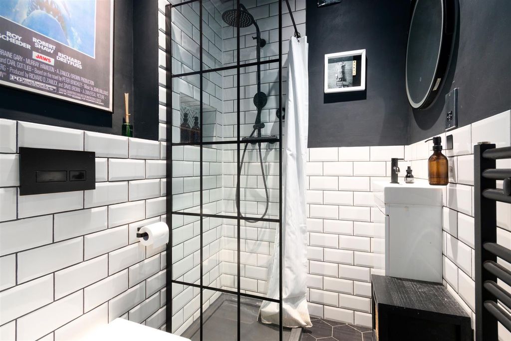 Property photo 2 of 12 Bathroom
