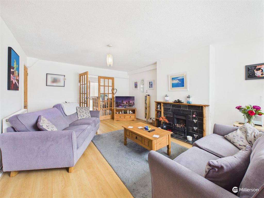 Property photo 2 of 15 Lounge