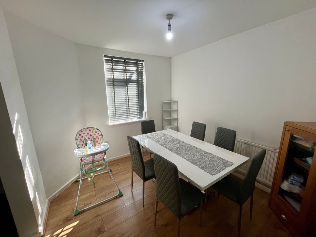 Property photo 3 of 12 ;Oj[Po