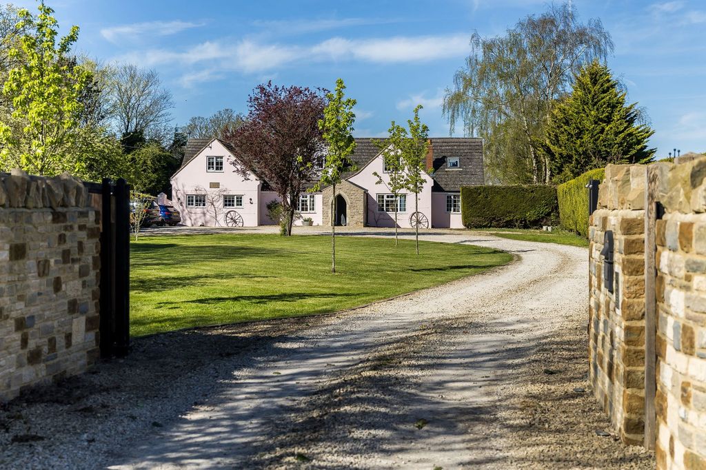 Property photo 1 of 68