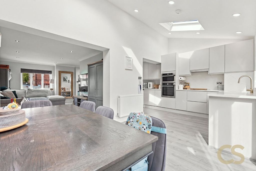 Property photo 2 of 18 5377222