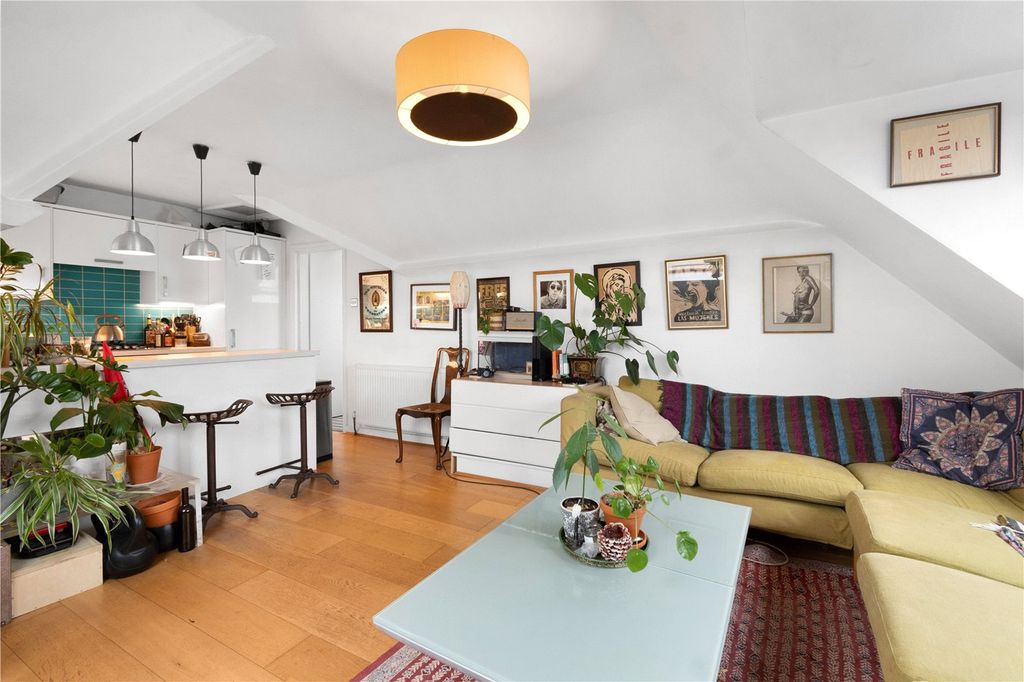 Property photo 1 of 9 Reception