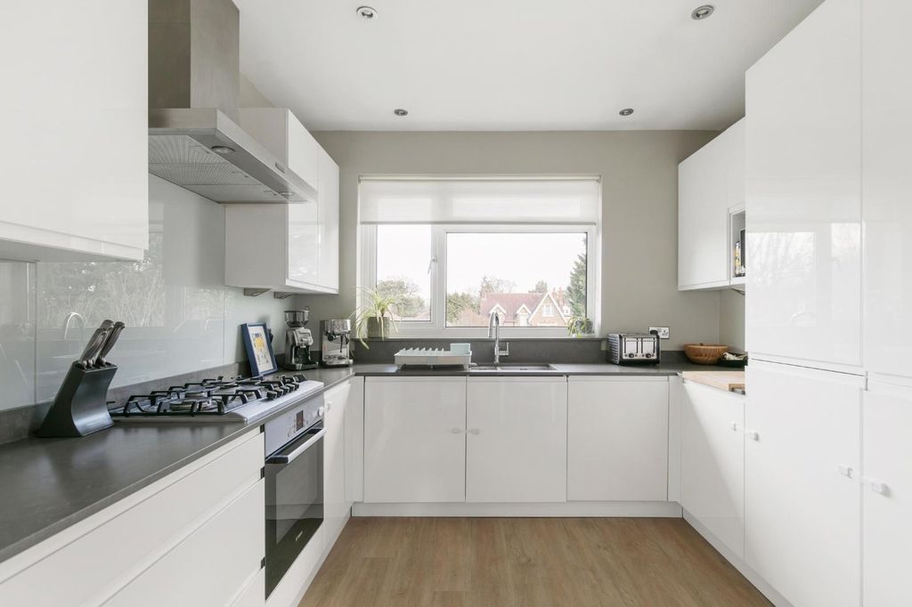 Property photo 2 of 19 Picture No. 12