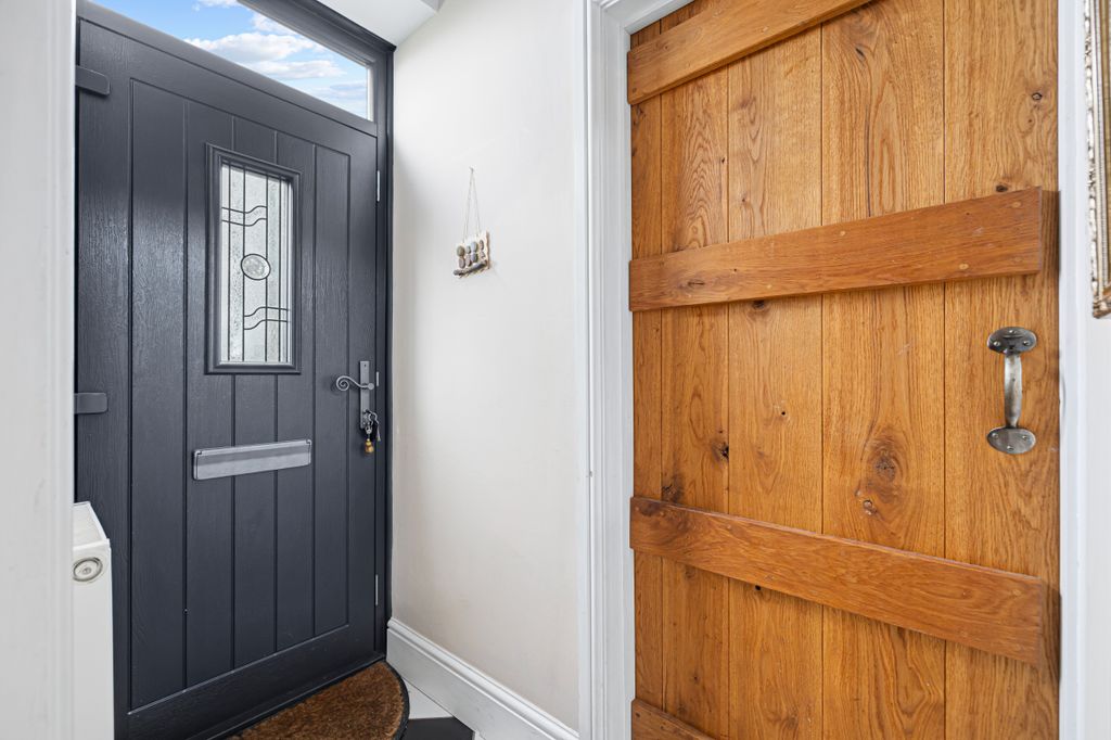 Property photo 2 of 31