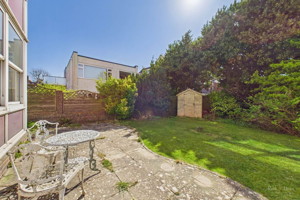 Property photo 2 of 17
