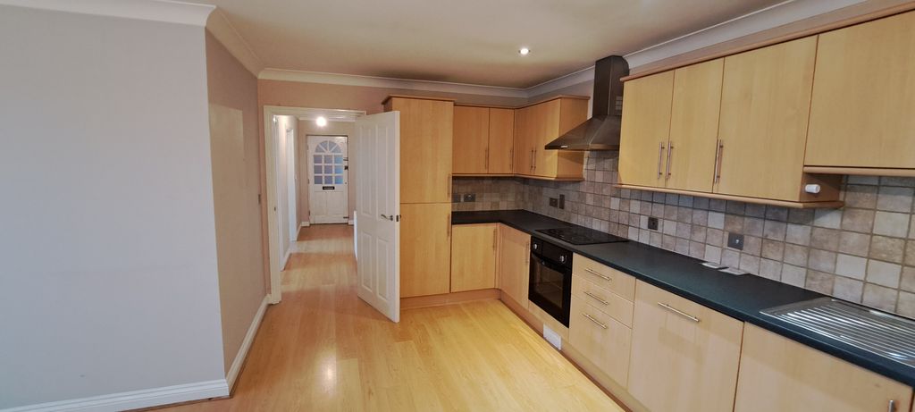 Property photo 3 of 12 Kitchen / Dining Room 3