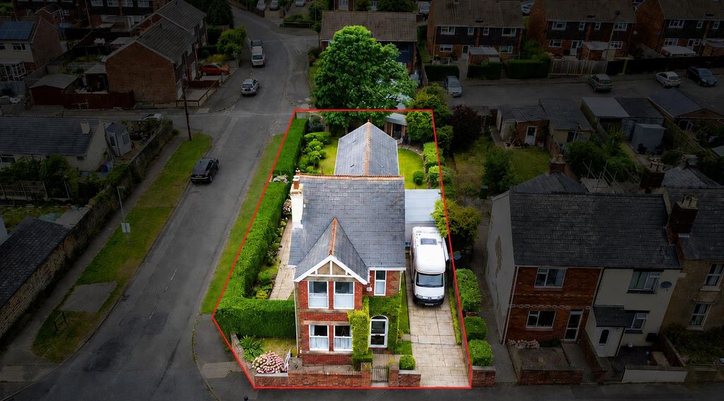 Property photo 1 of 42