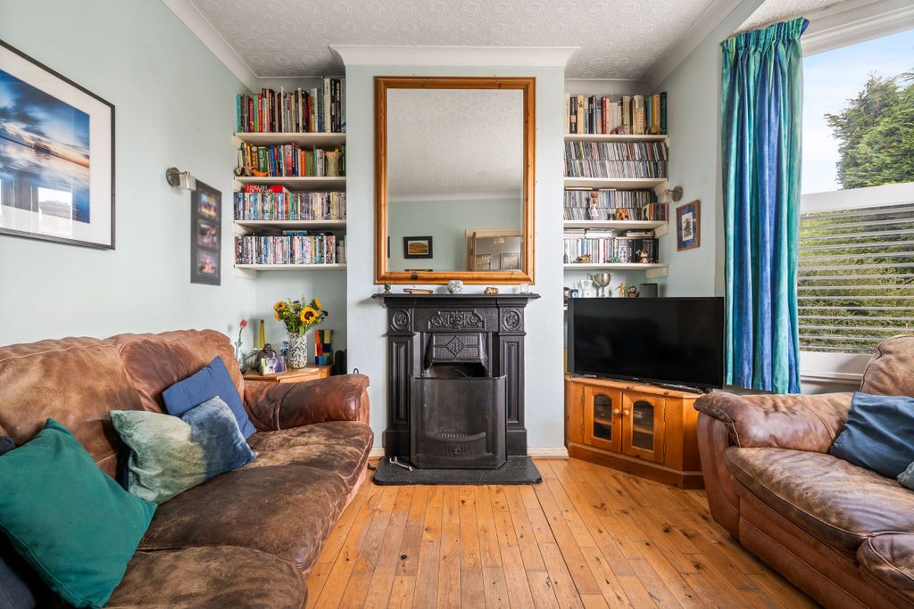 Property photo 2 of 32