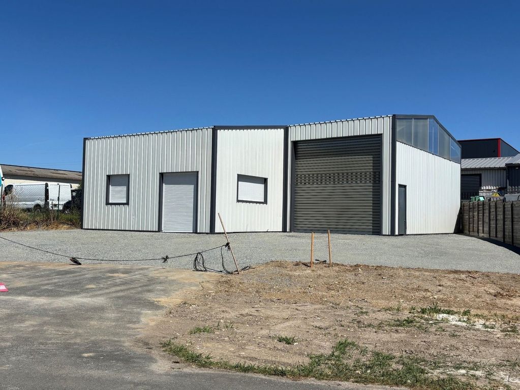 Property photo 1 of 5 Commercial Property For Sale In Saint-André-De-Cubzac