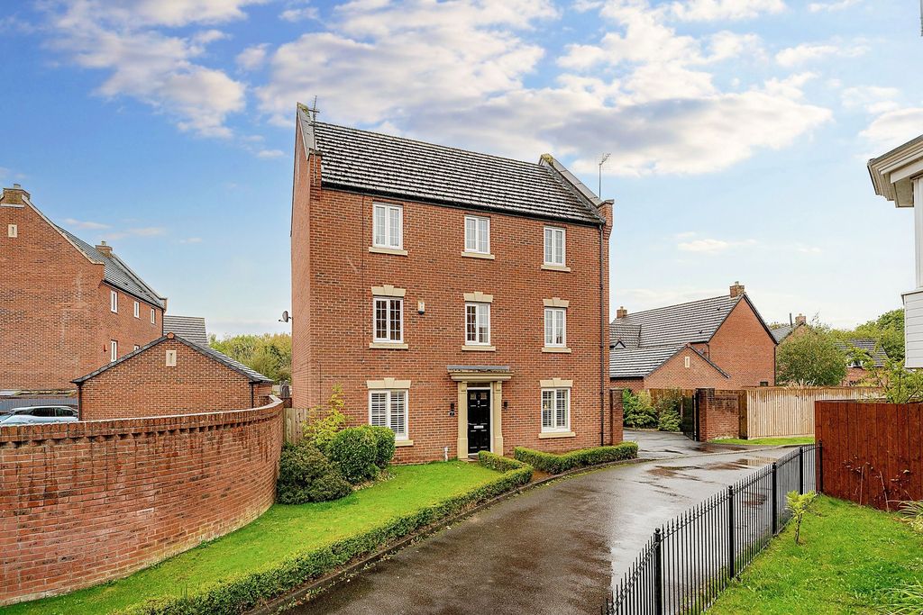 Property photo 1 of 41