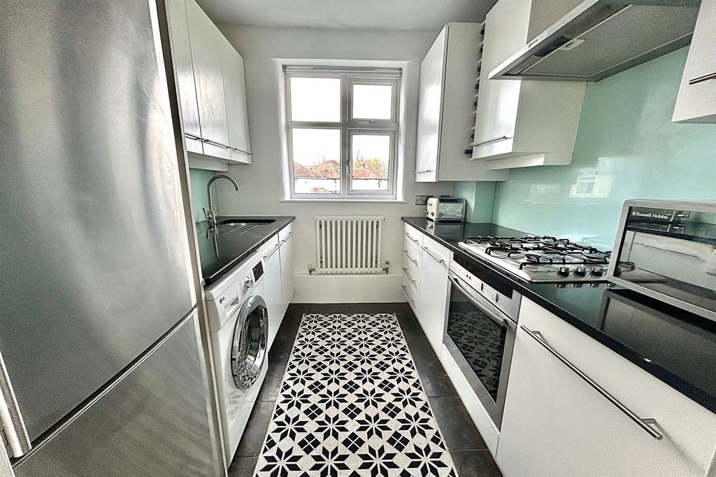Property photo 3 of 20 Kitchen