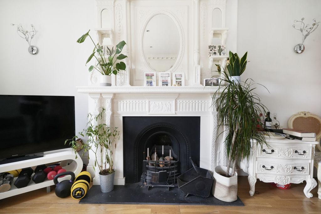 Property photo 3 of 11 Reception