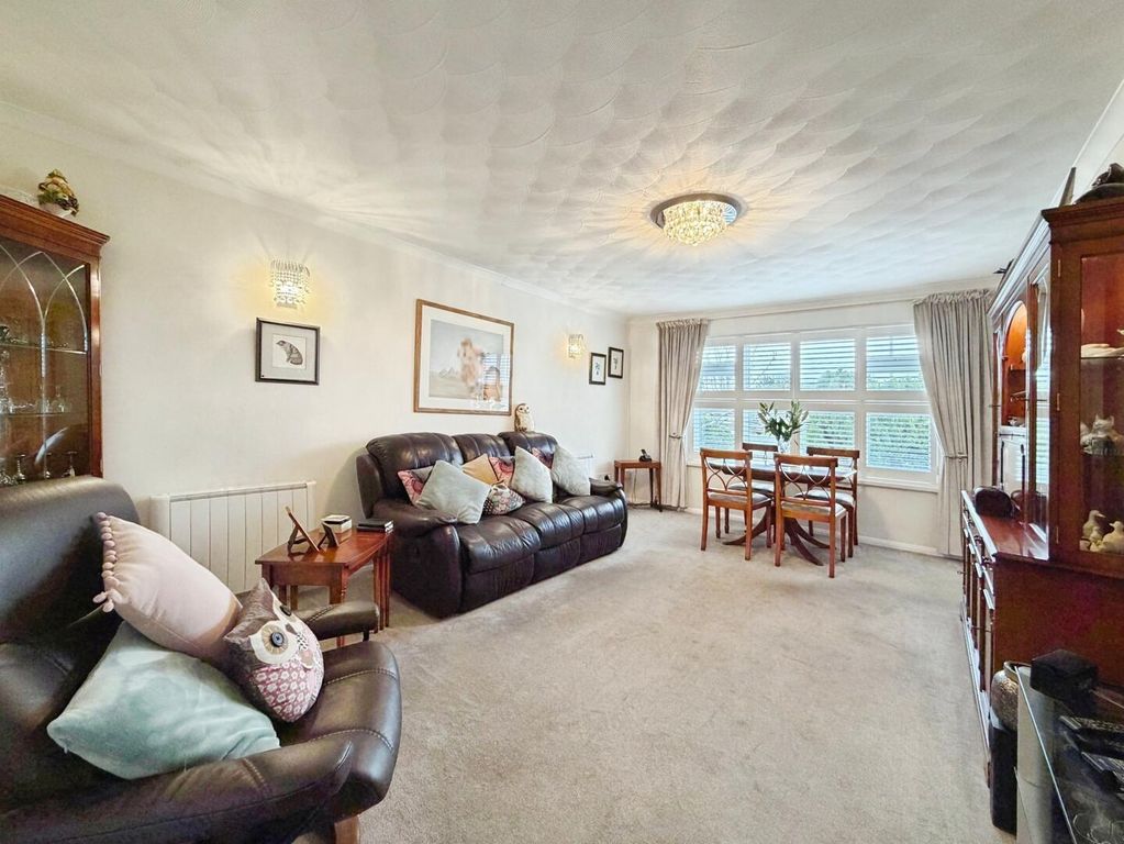 Property photo 3 of 11 Living Room