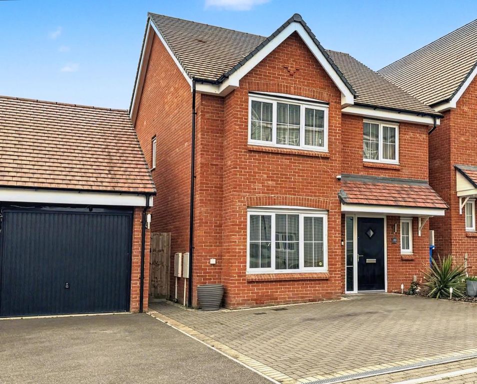 Property photo 1 of 26 Front Garden