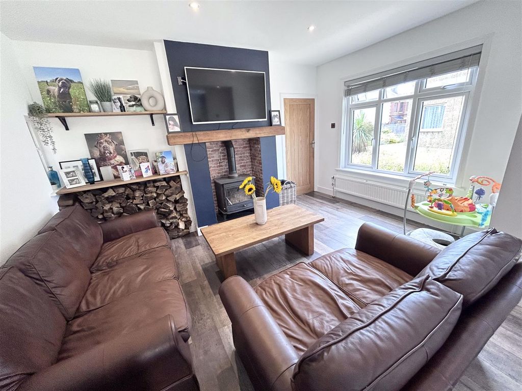 Property photo 2 of 12